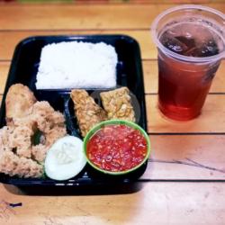 Nasi Uduk Ayam Kremes Tempe Teh   Bento