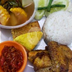 Nasi Ayam Goreng Tahu Tempe Sayur Asem