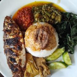 Nasi Dan Ikan Kembung Bakar