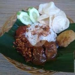 Nasi Uduk Semur Jengkol Telur Dadar Teri Kacang Kering