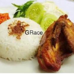 Nasi Uduk   Dada Ayam Goreng