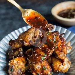 Yangnyeom Tongdak / Korean Spicy Chicken Wings Blackpepper Sauce