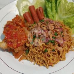 Mie Ayam Geprek Sosis Pedes Poll