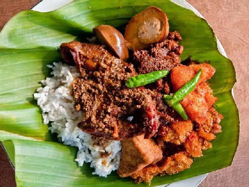 Gudeg Mataraman, Taman