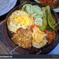 Nasi Lalapan Tempe Tahu Telor Terong