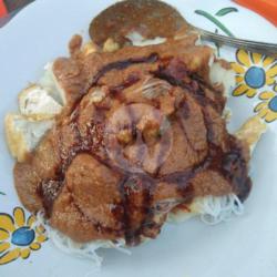 Kupat Tahu Bumbu Kacang