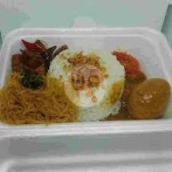 Nasi Uduk Telur Semur ( Tersedia Hanya Pagi )