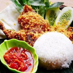 Paket Nasi Lalapan Ayam Kremes