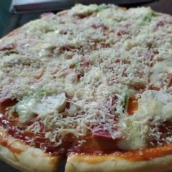 Pizza 3 Topping Smoke Beef, Jamur Kancing, Sayuran