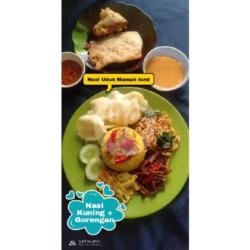 Nasi Kuning   Gorengan