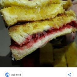 Roti Bandung Strawberry   Nanas