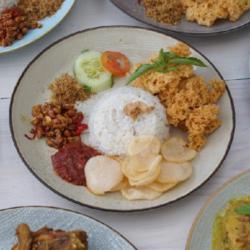 Nasi Ayam Goreng Kremes