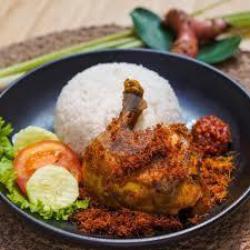 Nasi   Ayam Serundeng Madura   Lalapan   Tempe / Tahu