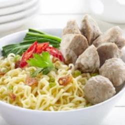 Mie Rebus Plus Bakso Jumbo Dan Kecil