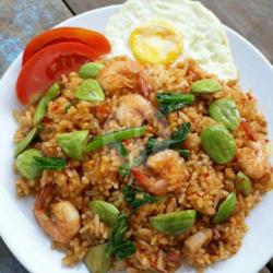 Nasi Goreng Isi Petai Udang  Telor Mata Sapi