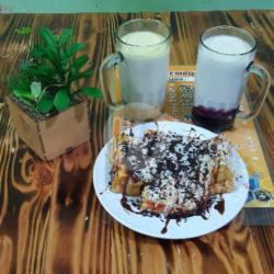 Stmj Ginseng   Susu Blueberry   Roti Bakar Keju Coklat