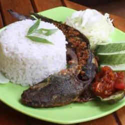 Paket Sego Sambel Lele Goreng   Es Teh / Teh Hangat