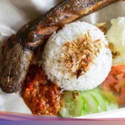 Nasi Putih  Lele Goreng Pecel