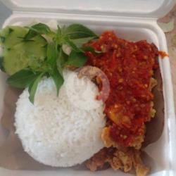Ayam Geprek Sambal Hitam Nasi