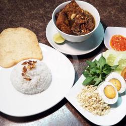 Nasi Rawon Telur Asin Utuh