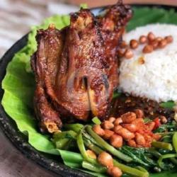 Bebek Bakar Madu Fooddeso Sambal Pedes