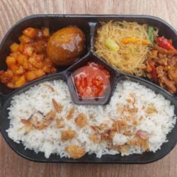 Paket Nasi Uduk Komplit Telur Bulat Semur