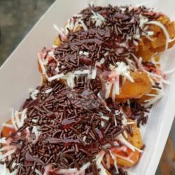 Pisang Goreng   Ceres   Keju   Saus Strawberry