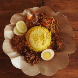 Nasi Kuning Ayam Goreng Komplet