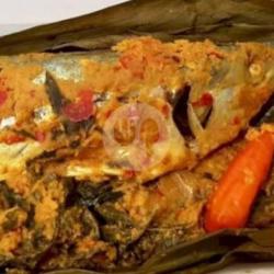 Pepes Ikan Layang Nasi