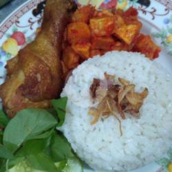 Nasi Uduk Ayam Goreng Kentang Balado