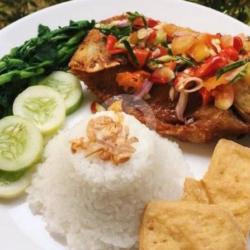 Nasi Ayam Sambal Mata