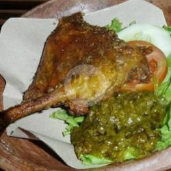 Bebek Sambal Hijau Nampol Di Lidah