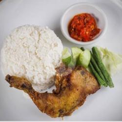 Nasi Paket Ayam Goreng Maknyus