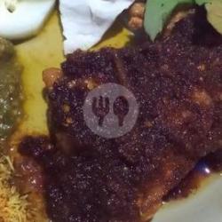 Bebek Goreng Sambel Hitam Khas Madura