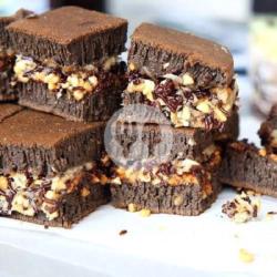 Brownis Keju Kacang Coklat Susu