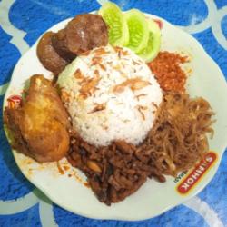 Nasi Uduk Ayam Goreng, Semur Jengkol