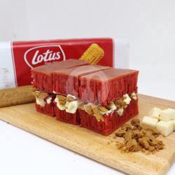 Martabak Redvelvet Cream Cheese Lotus Biscoff