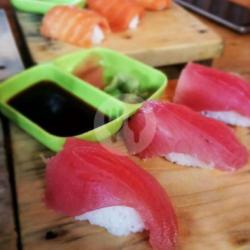 Tuna Nigiri