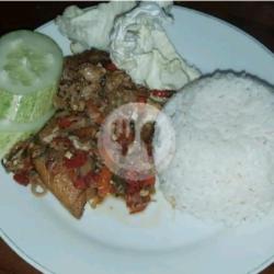 Ayam Gemprek Krispi Nasi Liwet