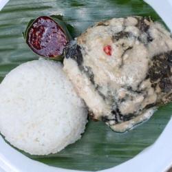 Nasi Bungkus Buntil Daun Talas Pedas (tidak Dapat Dipisah)