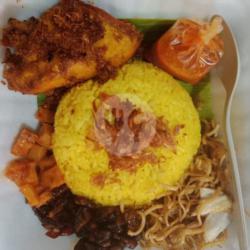 Nasi Kuning Ayam