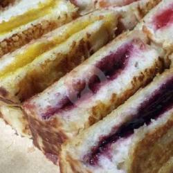 Roti Bakar Bandung Blueberry-nanas