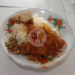 Nasi Sambal Tumis Kulit Manis Telor(dadar/balado Bulat-mata Sapi)