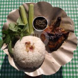 Paket Ayam Bakar Rempah   Nasi Putih   Sambal Balojo   Lalapan Segar