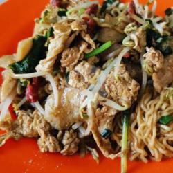 Mie Pangsit Goreng Daging   Teh Botol Kotak 200ml