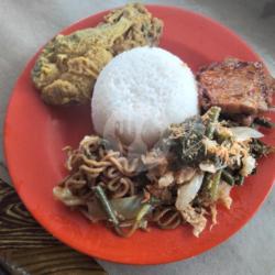 Nasi Campur/iwak Karing