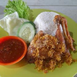 Nasi Plus Ayam Goreng Srundeng