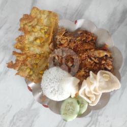 Paket Ayam Geprek Terasi   Nasi   Bakwan