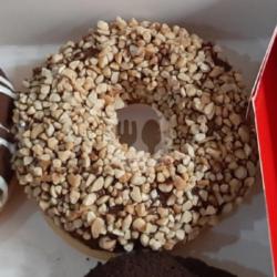 Donat Coklat Kacang