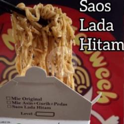 Mie Ngoweh Saos Lada Hitam